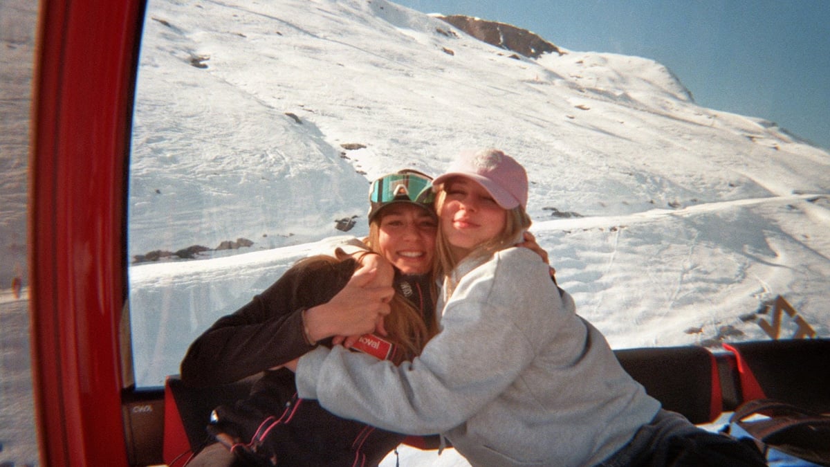Eliane und Alessia in einer Gondel